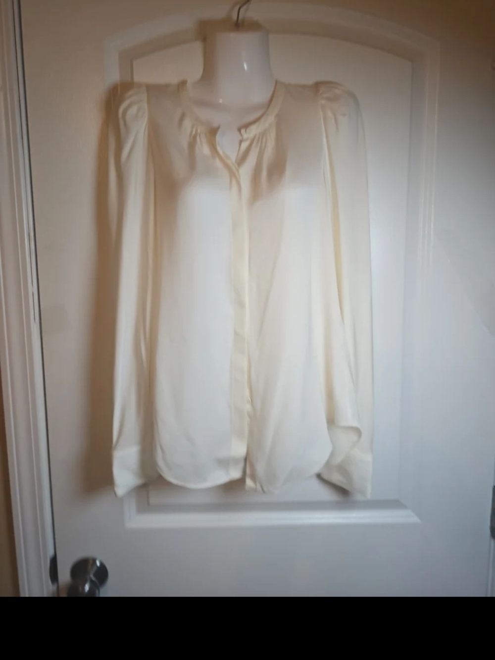 THEORY 100% SILK Cream button down blouse XS-S